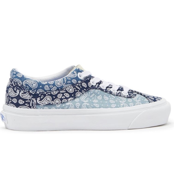 ✨SALE✨ EUC Vans Bandana print sneakers ✨SALE✨ - Picture 4 of 9